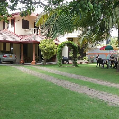 Sugandi Inn Kochchikade Luaran gambar