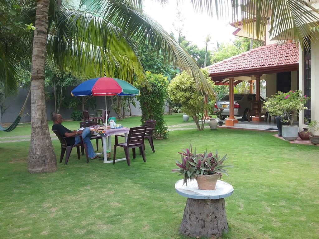 Sugandi Inn Kochchikade Luaran gambar