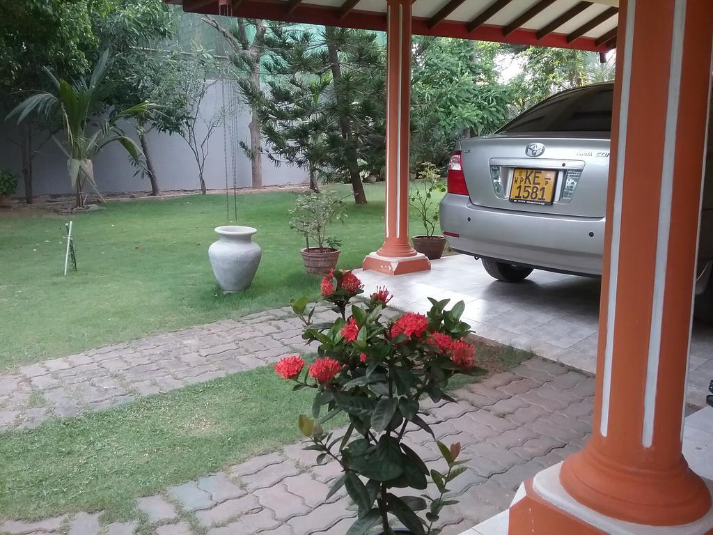 Sugandi Inn Kochchikade Luaran gambar
